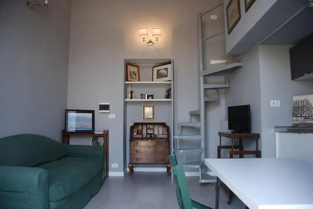 Apartment Central Charming House At Naples Italy